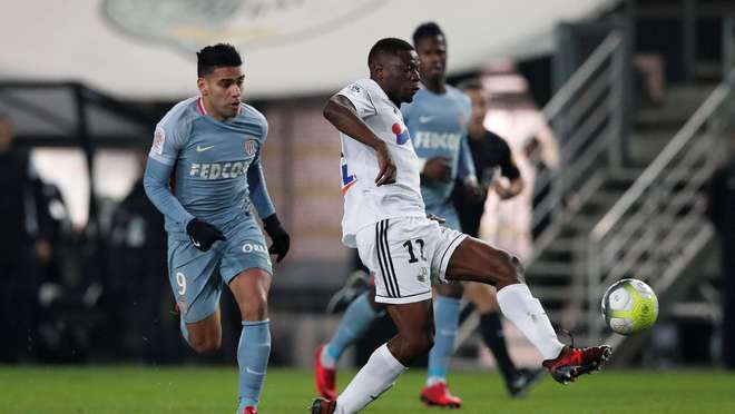 NBA半场：巴恩斯14分，马刺77-57领先鹈鹕