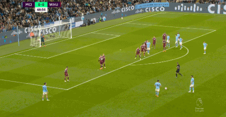 英格兰队＆曼城祝斯特林31岁生日快乐 切尔西无表示 周薪超30万镑