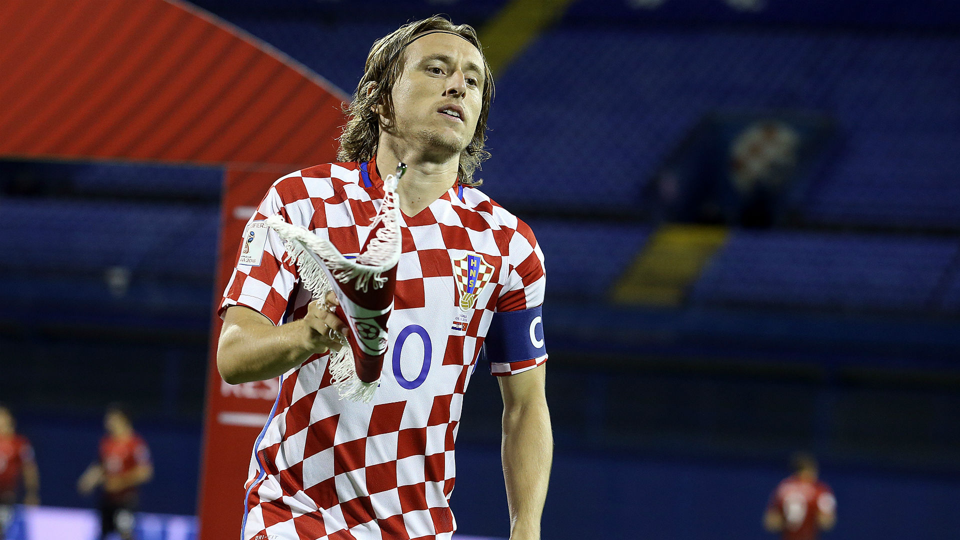 湖人杯赛主场不敌马刺引热议！媒体人：詹东里合体后最惨失利